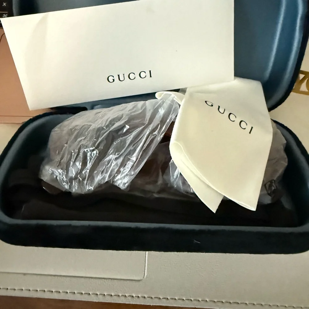 New - Gucci Oval Frame Sunglasses